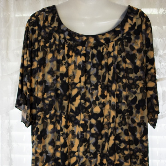 Flattering Blouse - Picture 3 of 8